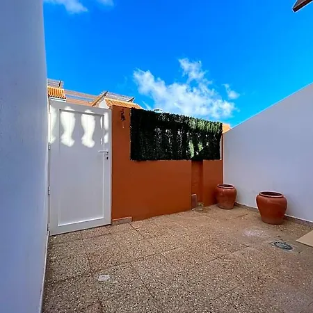 Gustamar 25 Hotel 3*